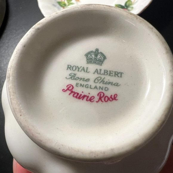 Royal Albert Prairie Rose Vintage Tea Cup and Saucer - Picture 3 of 3